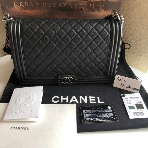 !!SOLD!! NEW MED Chanel Boy bag w/ leather clasp - Picture 2 of 8